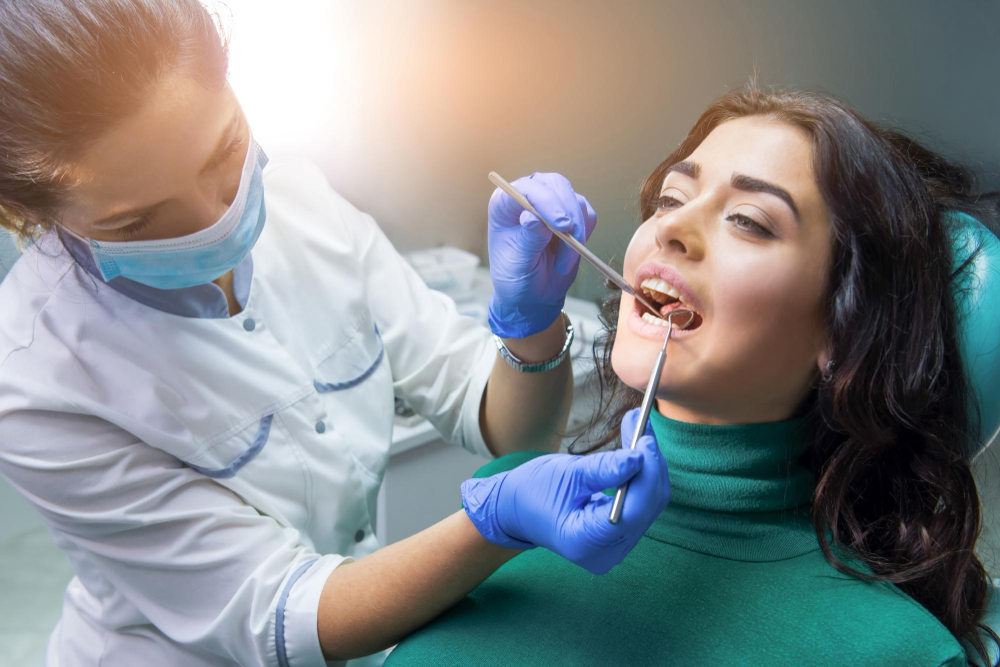 dentist-lady-work-probe-mouth-mirror